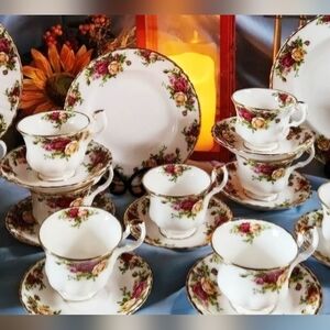 Royal Albert Old Country Rose 4 Settings